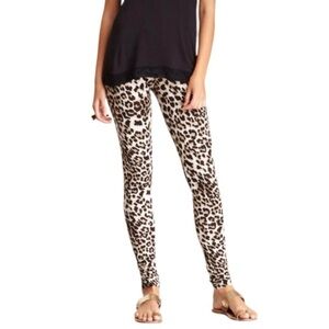 NWOT Loveappella Leopard Print Leggings Sz.M Soft Stretch Mid Rise Animal Print